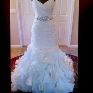 Maggie Sottero Divina wedding dress IVORY color size 4